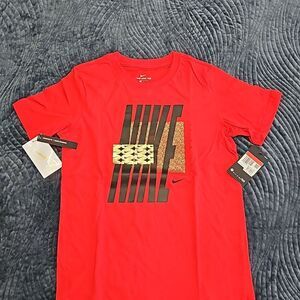 NWT Nike Graphic T Shirt, Size L